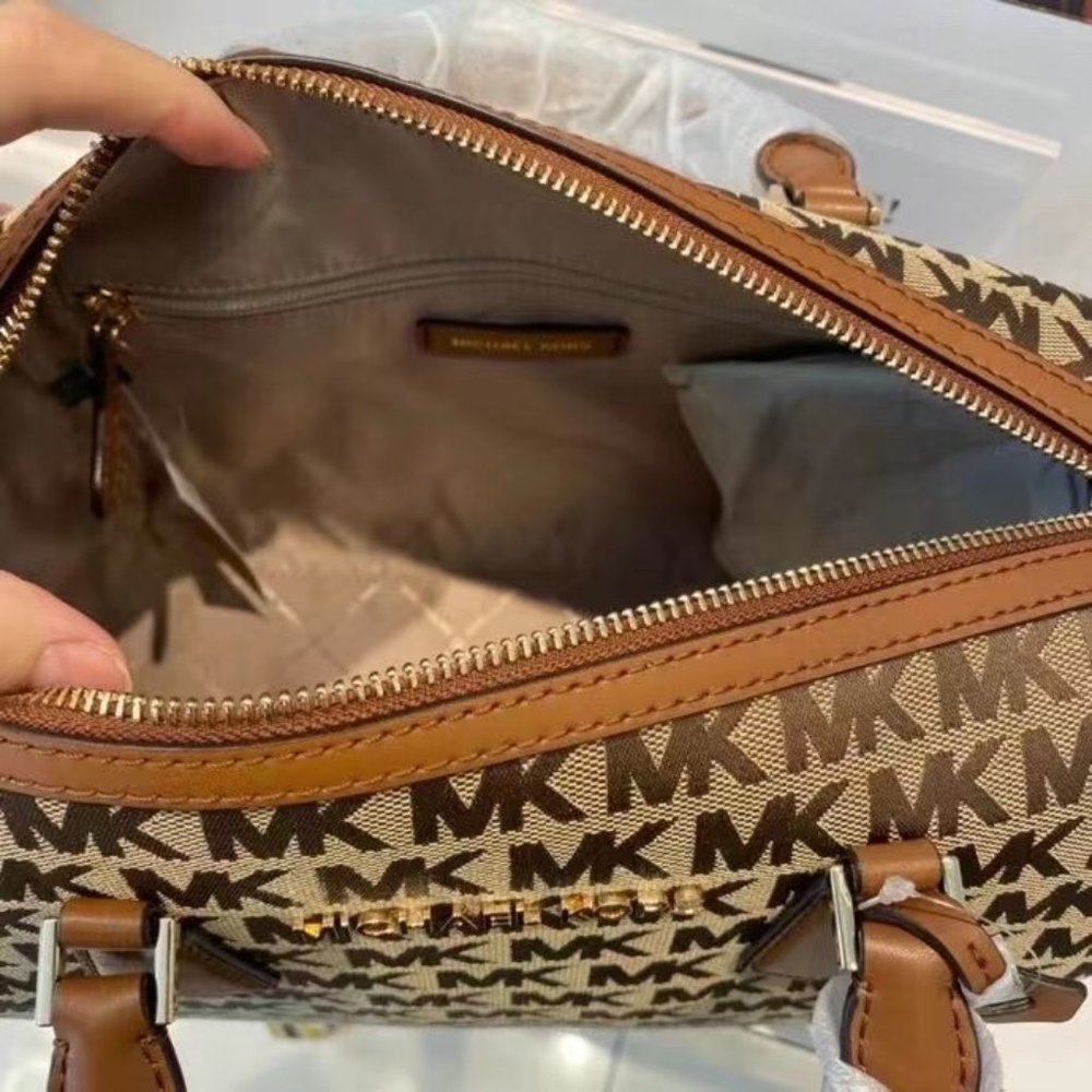 Michael Kors - Picture 4 of 5